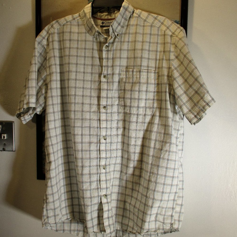 Columbia Large Short-Sleeve Button-Down Shirt